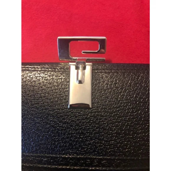 GUCCI Vintage G Clasp Lambskin Leather Long Wallet, Authentic , Vintage